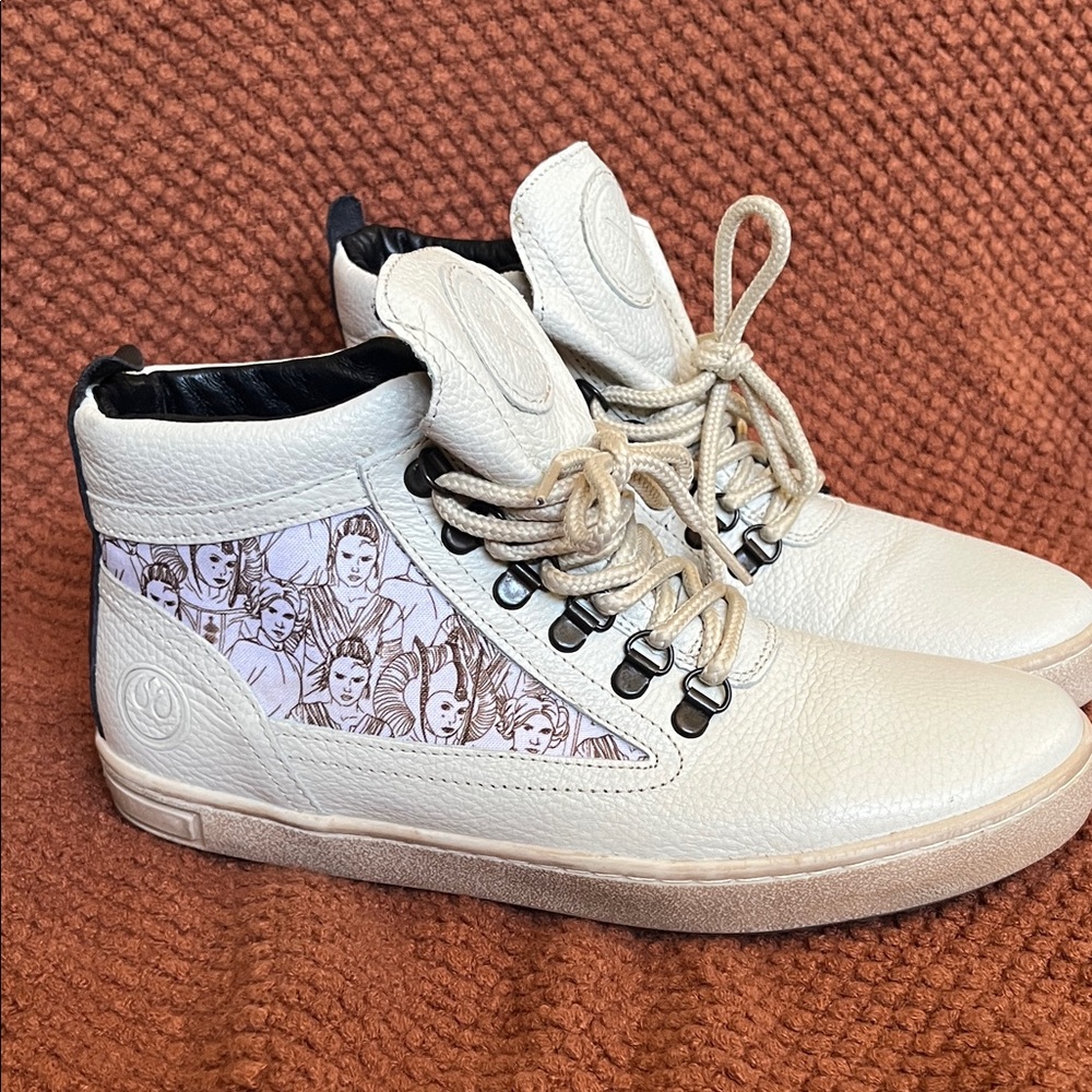 INKKAS STAR WARS Cream High-Top Sneakers with Graphic Design